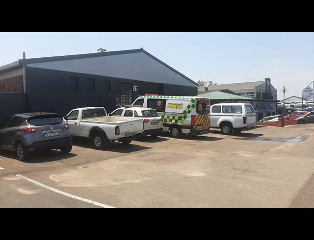 1,061M² WAREHOUSE TO LET IN NEW GERMANY